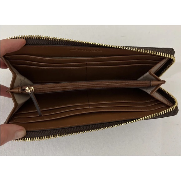 New Michael Kors Jet Set Travel Large Logo Quarter-Zip wallet Brown - Picture 4 of 6